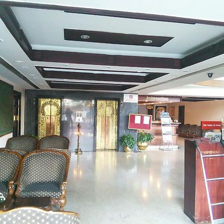 ホテル The Woods Manor Mg Road Kochi エクステリア 写真