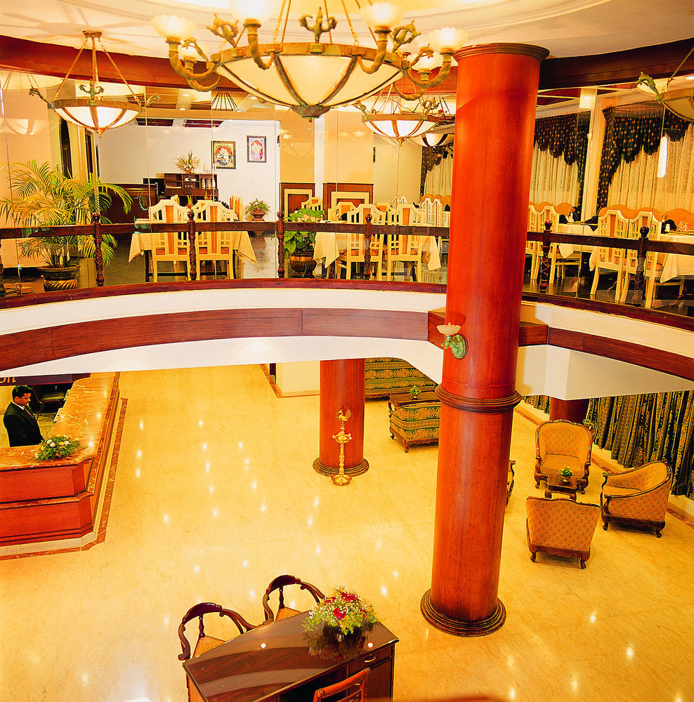 ホテル The Woods Manor Mg Road Kochi エクステリア 写真